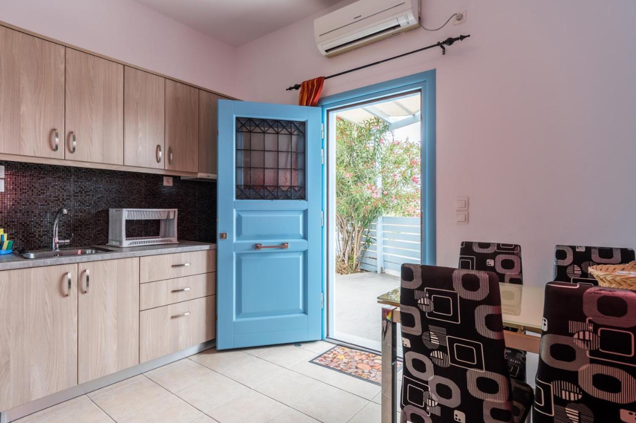 Adelphi Apartments Períssa Extérieur photo
