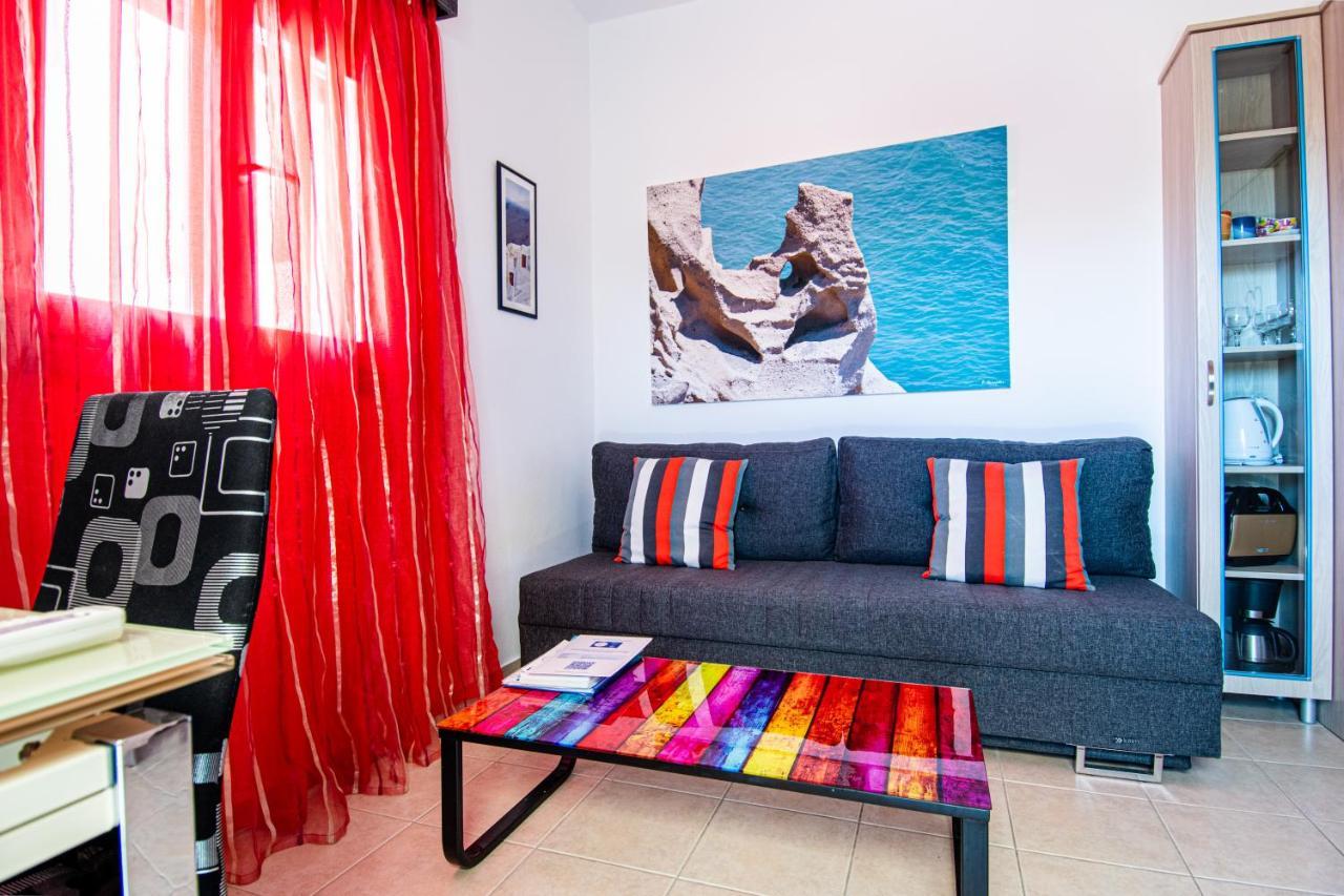 Adelphi Apartments Períssa Extérieur photo