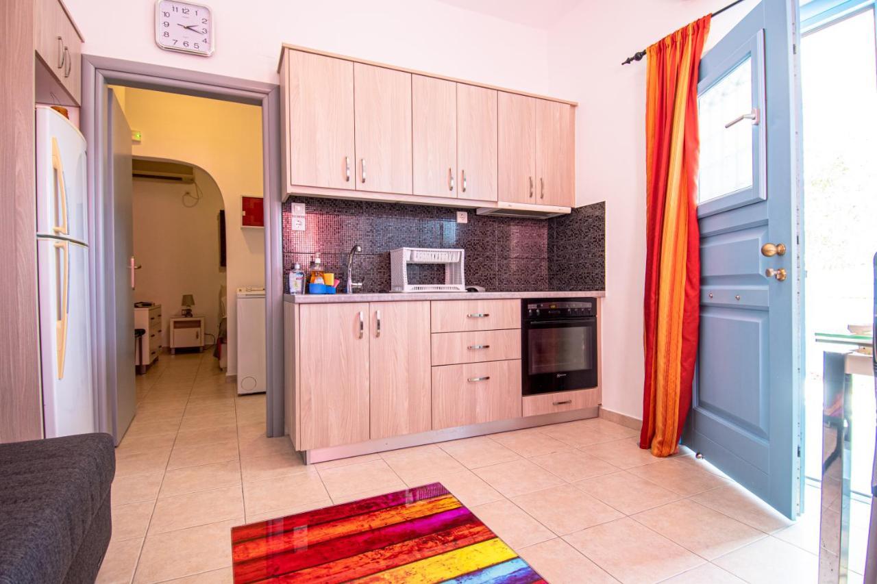 Adelphi Apartments Períssa Extérieur photo