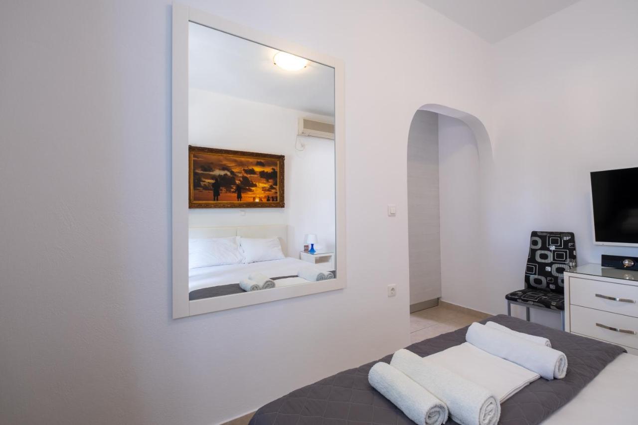 Adelphi Apartments Períssa Extérieur photo