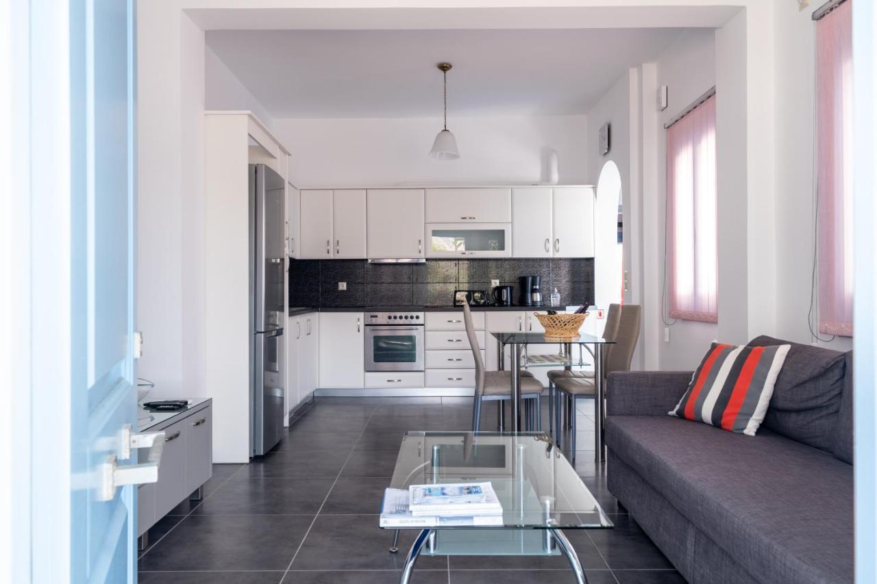 Adelphi Apartments Períssa Extérieur photo