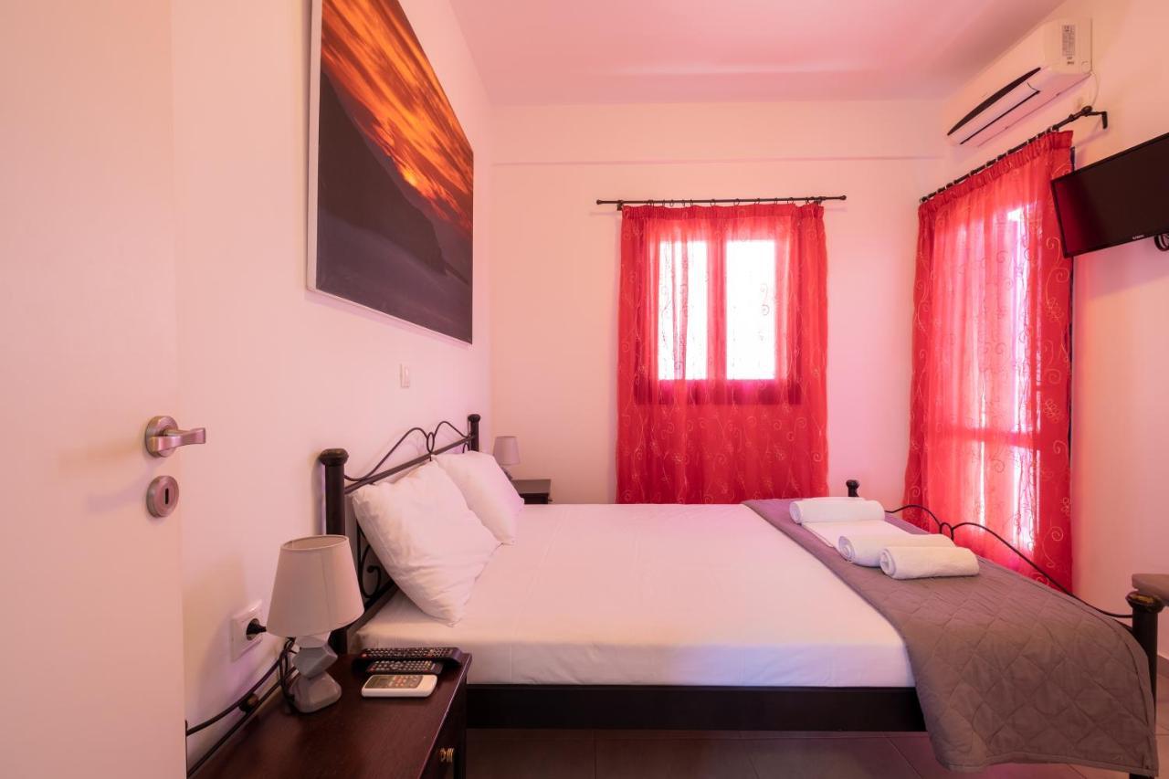 Adelphi Apartments Períssa Extérieur photo
