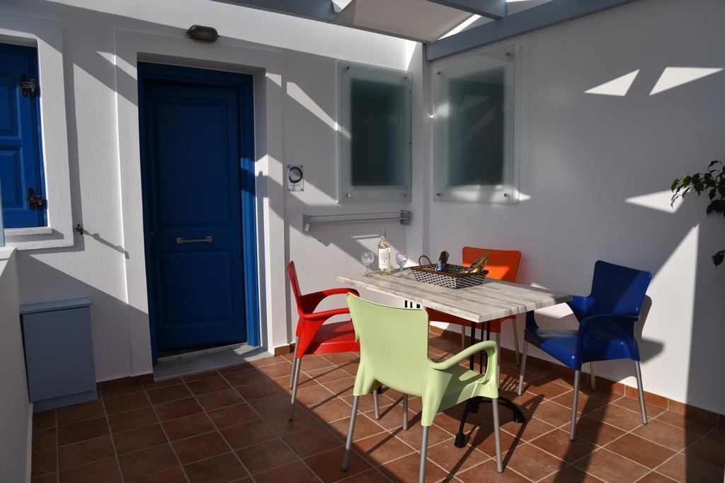 Adelphi Apartments Períssa Extérieur photo