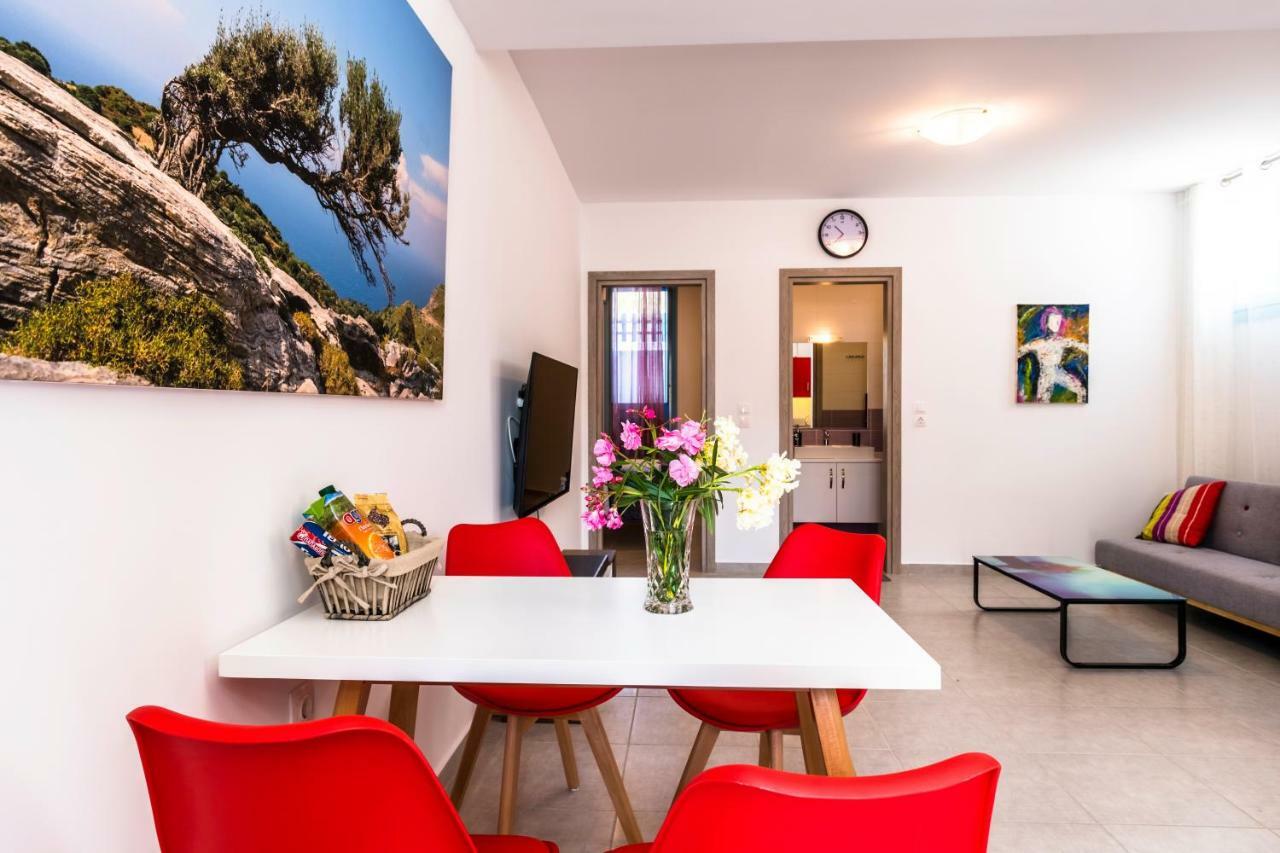 Adelphi Apartments Períssa Extérieur photo